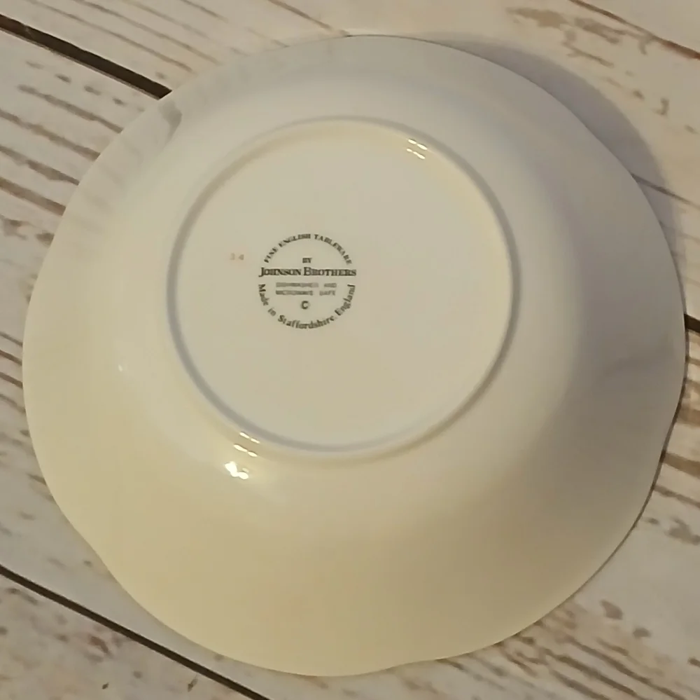 Johnson Brothers Vintage Bowl White With Ivy Pattern